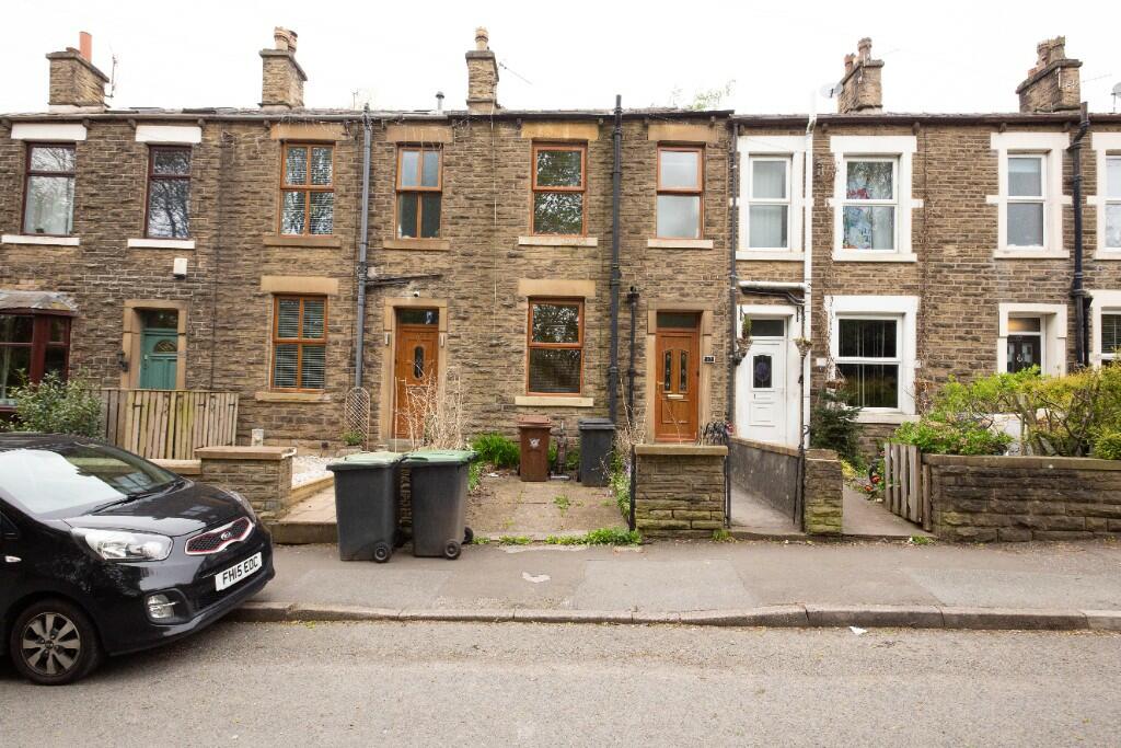 3 bedroom terraced house for sale in Shaw Lane, Glossop, SK13