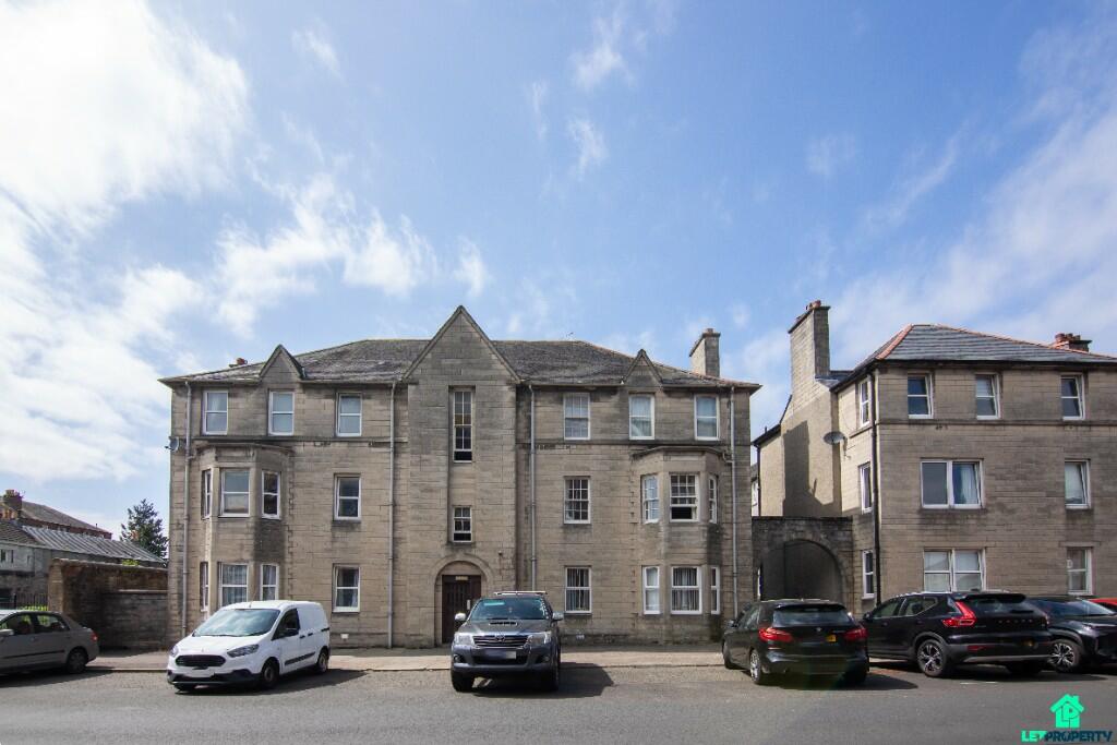 2 bedroom flat for sale in James Street, Helensburgh, Dunbartonshire, G84