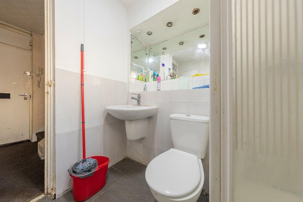 Additional property image - Moss House Close, Birmingham, B15