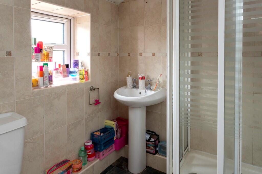 Additional property image - Keepers End, Bingley, BD16