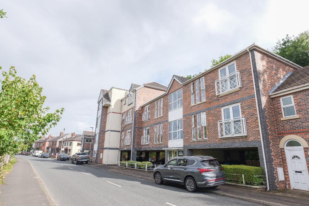 Main image of property: Thelwall New Road, Warrington, WA4