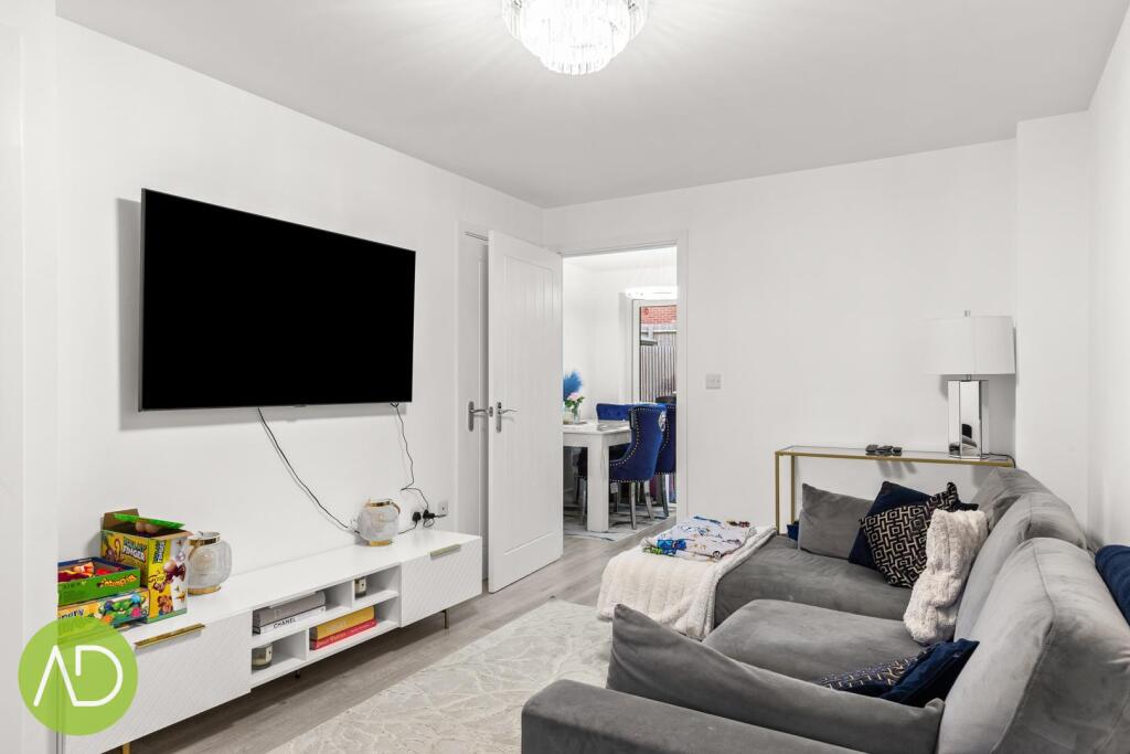 Additional property image - Hawfinch Crescent, Old Harlow, Essex