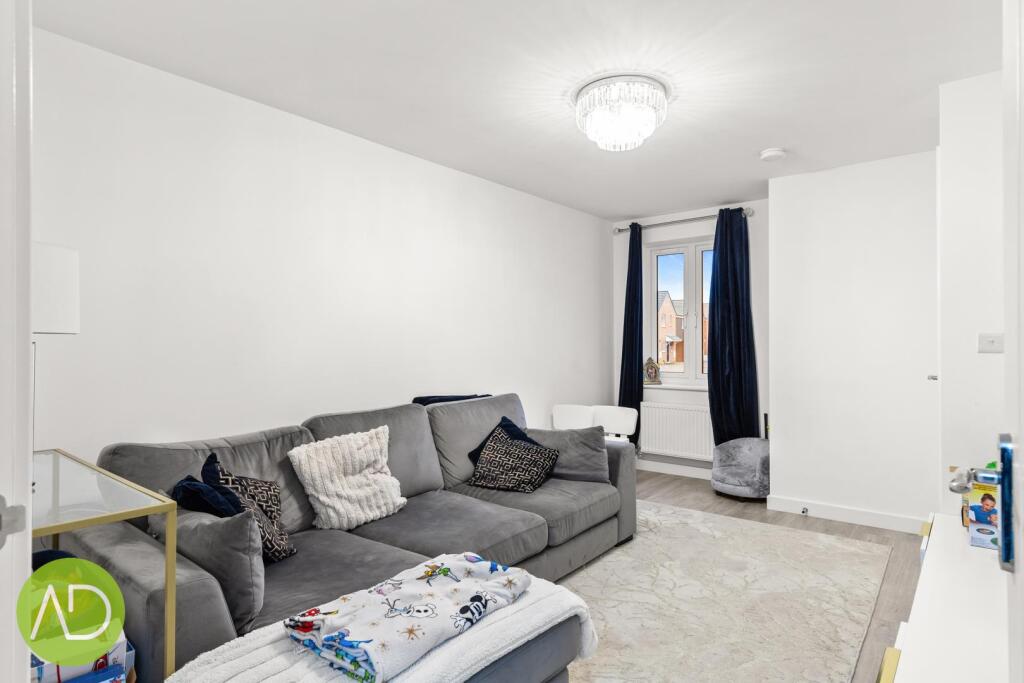 Additional property image - Hawfinch Crescent, Old Harlow, Essex