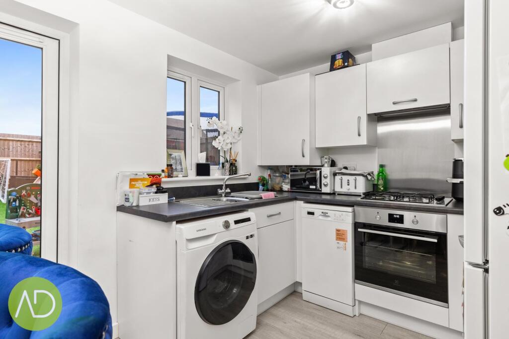 Additional property image - Hawfinch Crescent, Old Harlow, Essex