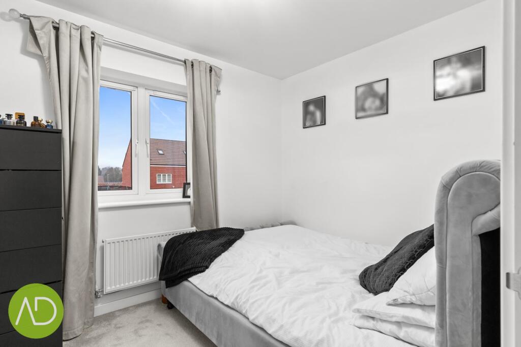 Additional property image - Hawfinch Crescent, Old Harlow, Essex