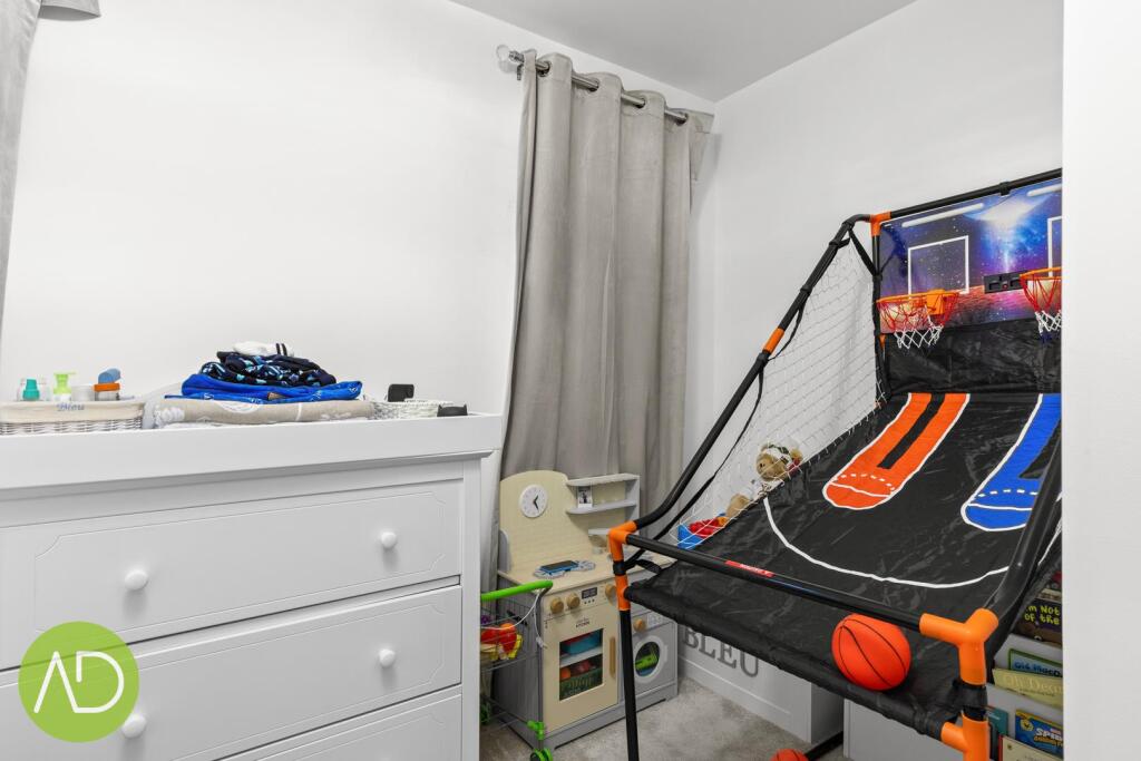 Additional property image - Hawfinch Crescent, Old Harlow, Essex