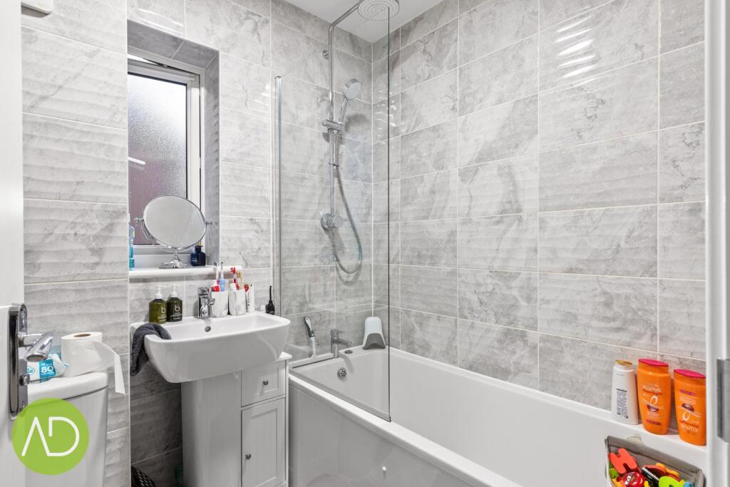 Additional property image - Hawfinch Crescent, Old Harlow, Essex