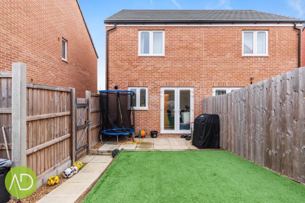 Additional property image - Hawfinch Crescent, Old Harlow, Essex