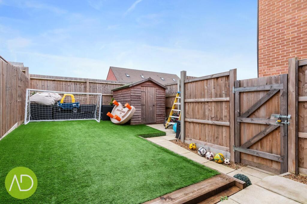 Additional property image - Hawfinch Crescent, Old Harlow, Essex