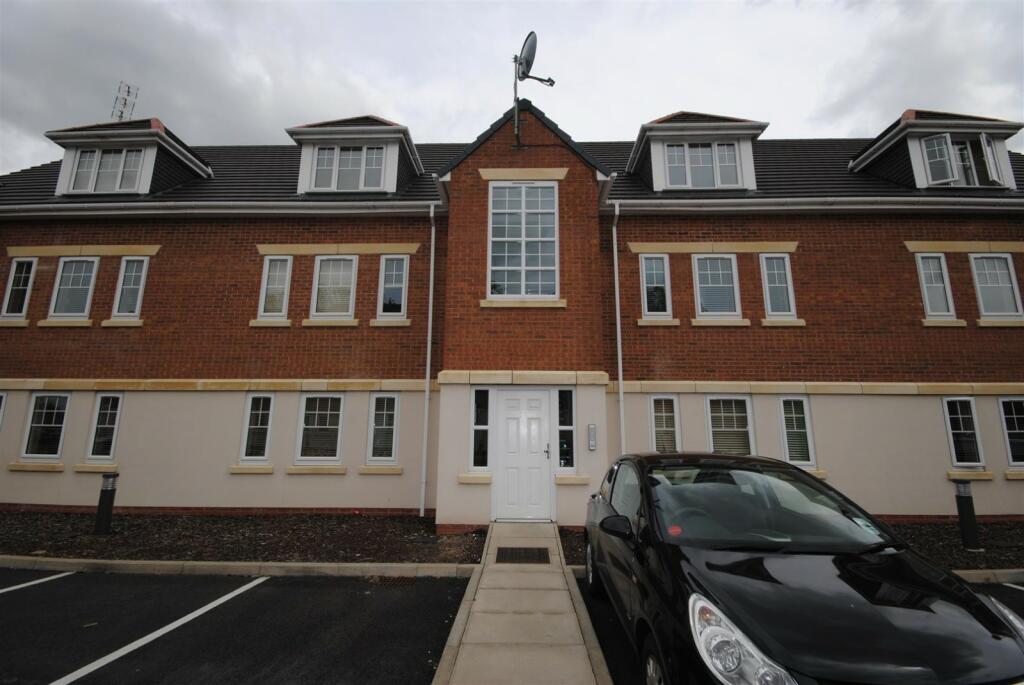2 bedroom apartment for rent in Cranberry Court, AshtonInMakerfield, WN4