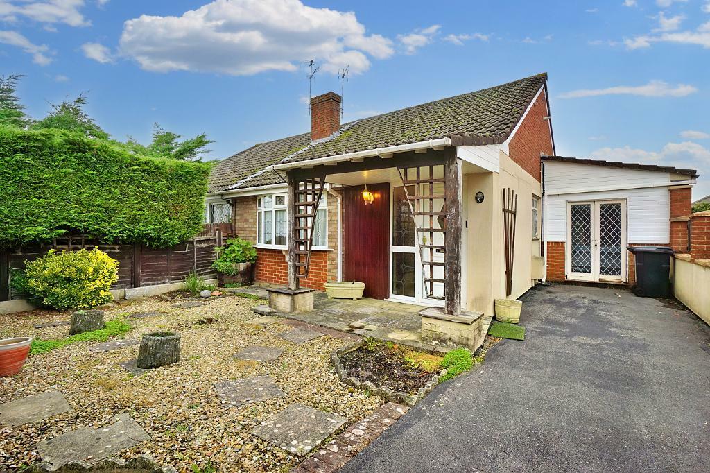 1 bedroom semidetached house for sale in Thompson Road, Stockwood