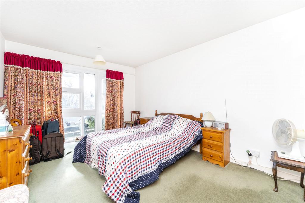 3 bedroom apartment for sale in Ashdown, Clivedon Court, Ealing, W13