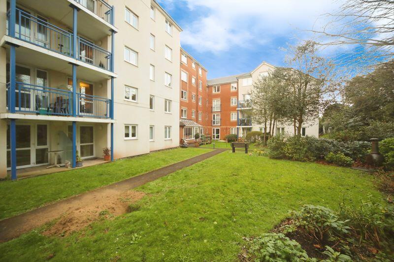 2 bedroom flat for sale in Eddington Court, WestonsuperMare, BS23 1DH