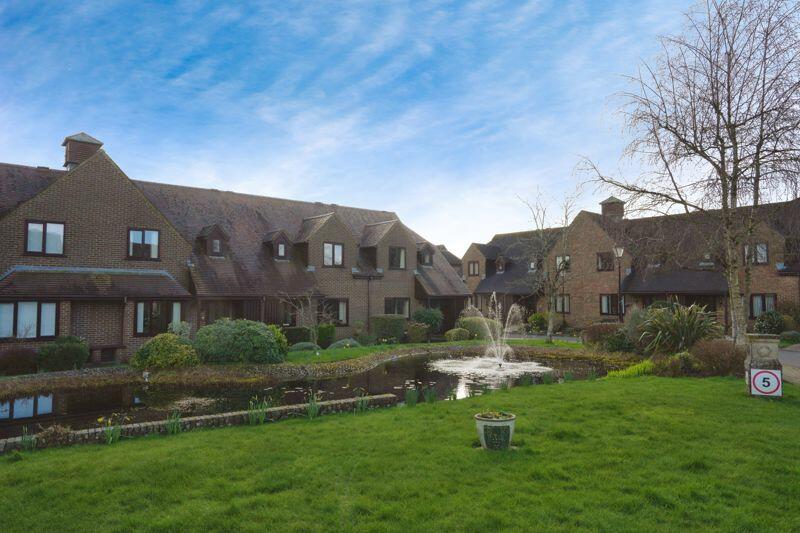 2 bedroom cottage for sale in Courville close, Alveston, BS35 3RR, BS35