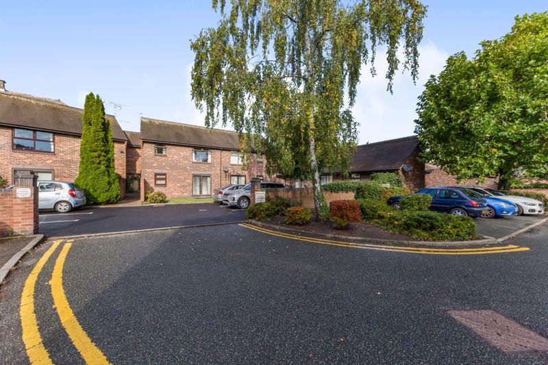 2 bedroom flat for sale in Bowling Green Court Nantwich CW5 5SW CW5