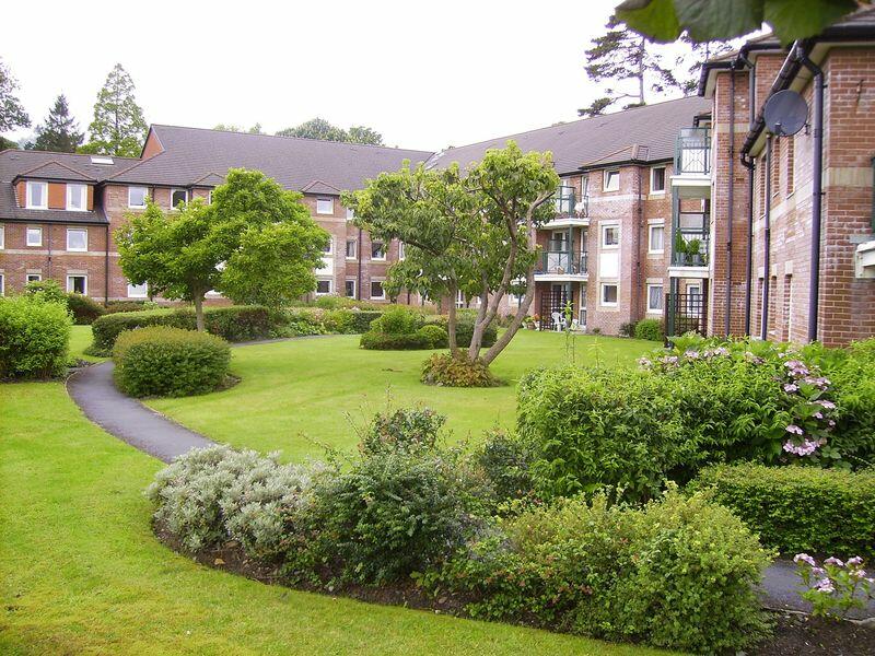2 bedroom flat for sale in Mumbles Bay Court, Swansea, SA3 5BS, SA3