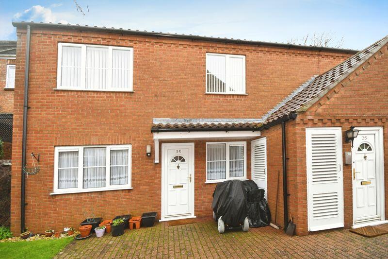 2 bedroom flat for sale in Sutton Court, Skegness, PE25 2BH, PE25