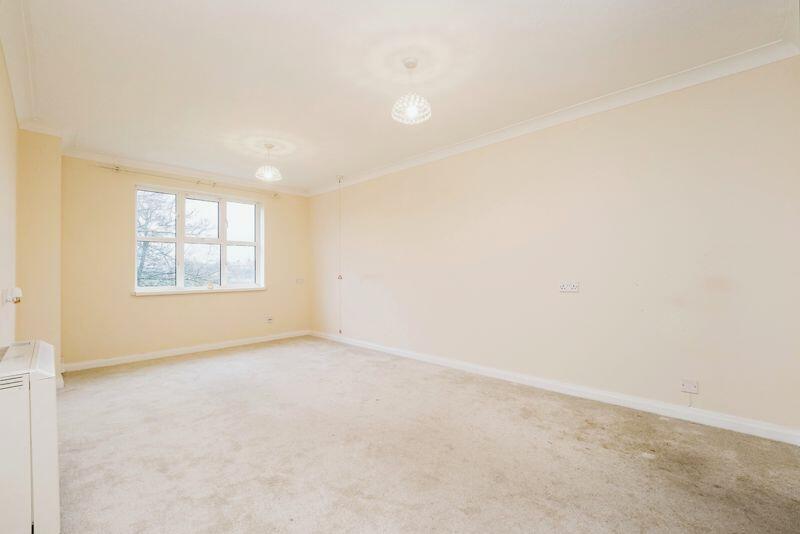 1 bedroom flat for sale in Cromwell Lodge, Barking, IG11 8UB, IG11