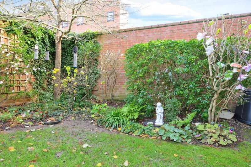 Additional property image - Spalding Court, Chelmsford, CM1 2UZ