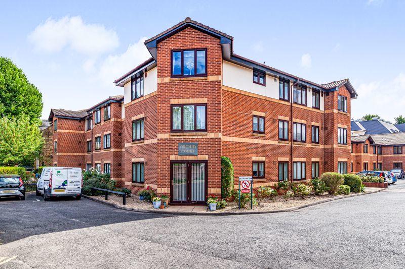 2 bedroom flat for sale in Orchid Court, Egham, TW20 9HA, TW20