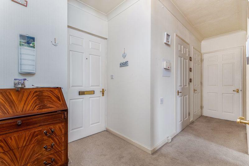 2 bedroom flat for sale in Valley Court (Caterham), Caterham, CR3 6NR, CR3