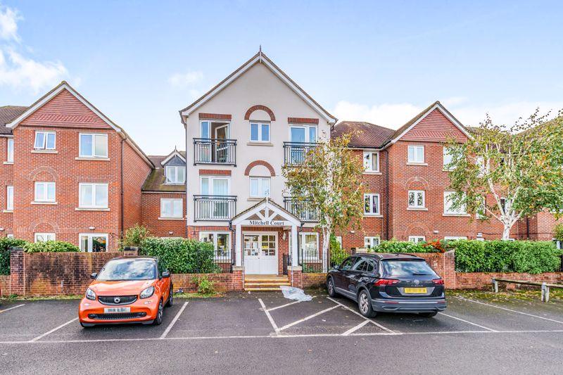 1 bedroom flat for sale in Mitchell Court, Horley, RH6 7DF, RH6