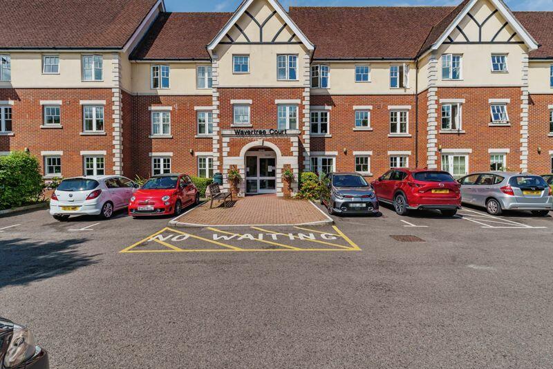 2 bedroom flat for sale in Wavertree Court, Horley, RH6 7BP, RH6