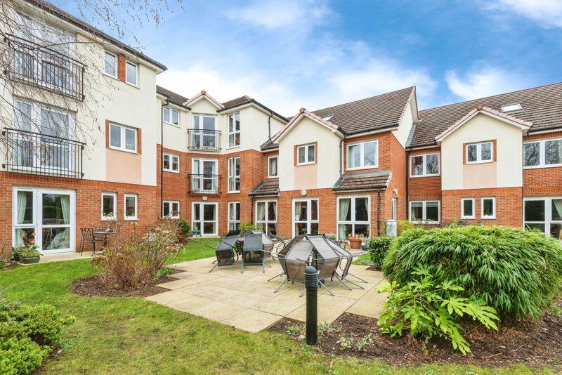 1 bedroom flat for sale in Calverley Court, Epsom, KT19 0DP, KT19