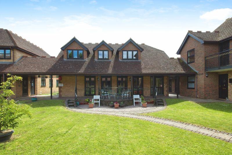 2 bedroom flat for sale in Clarendon Mews, Bexley, DA5 1JS, DA5