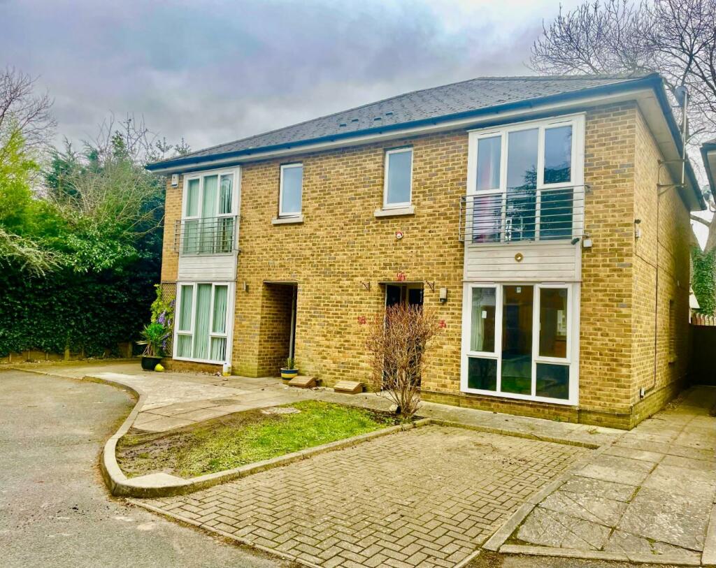 3 bedroom house for sale in Bristol Close, Whitton, TW4