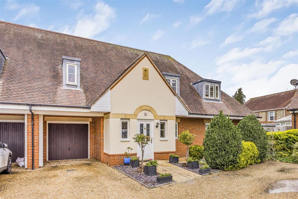 Main image of property: 2 Clarendon Close, Denmead, Waterlooville PO7 6NY