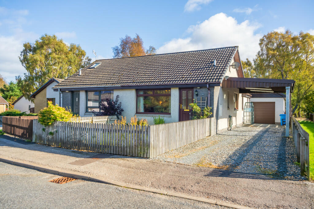 2 bedroom semidetached bungalow for sale in Callart Road, Aviemore