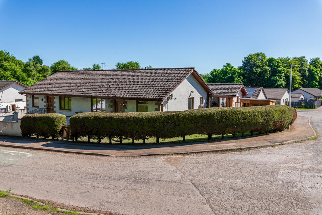 4 bedroom semidetached bungalow for sale in Braeface Park, Alness