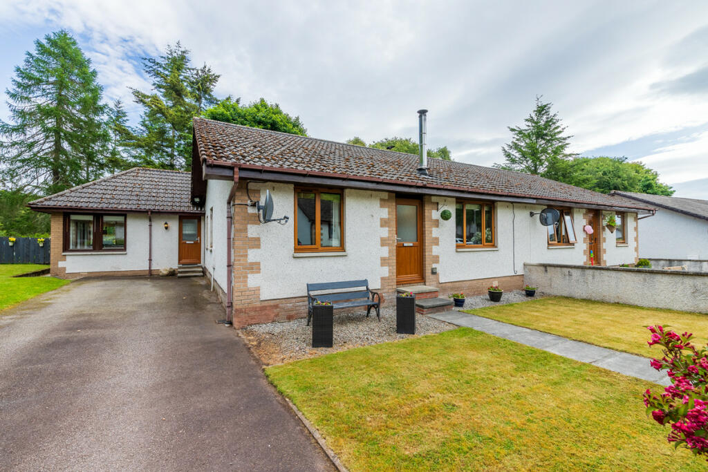 4 bedroom semidetached bungalow for sale in Braeface Park, Alness