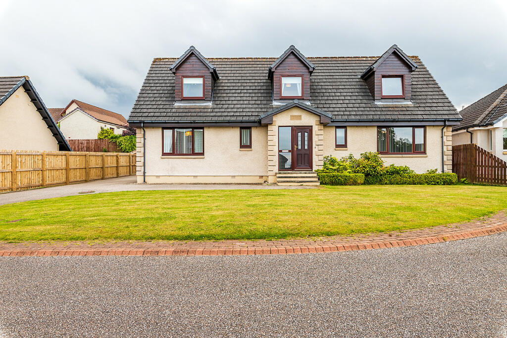 5 bedroom detached house for sale in Woodside Farm Drive, Inverness