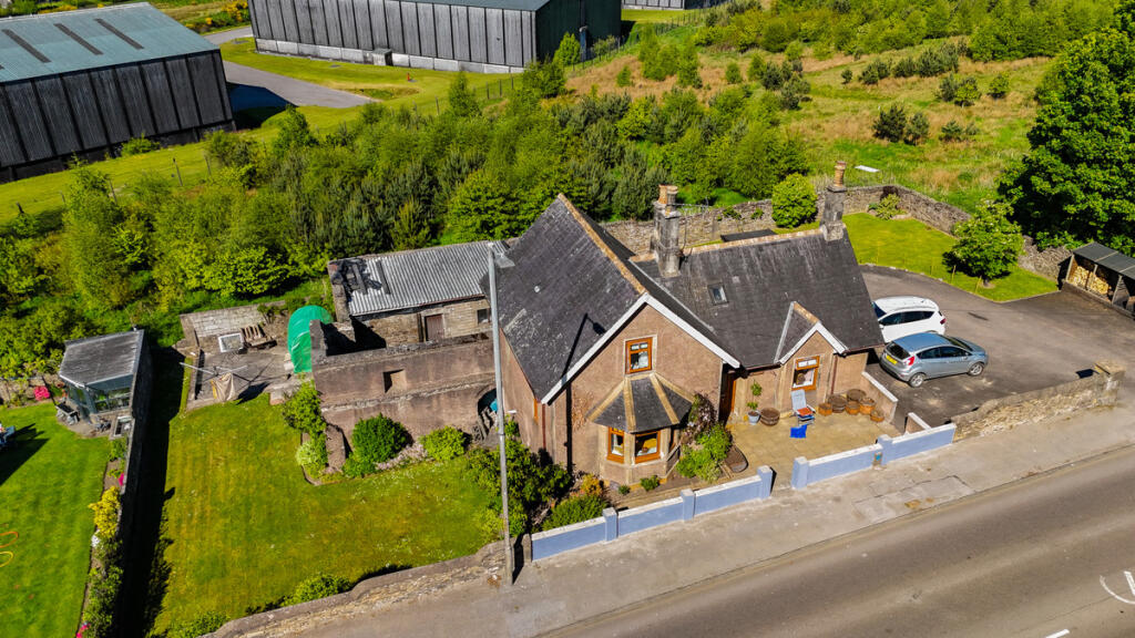 3 bedroom detached house