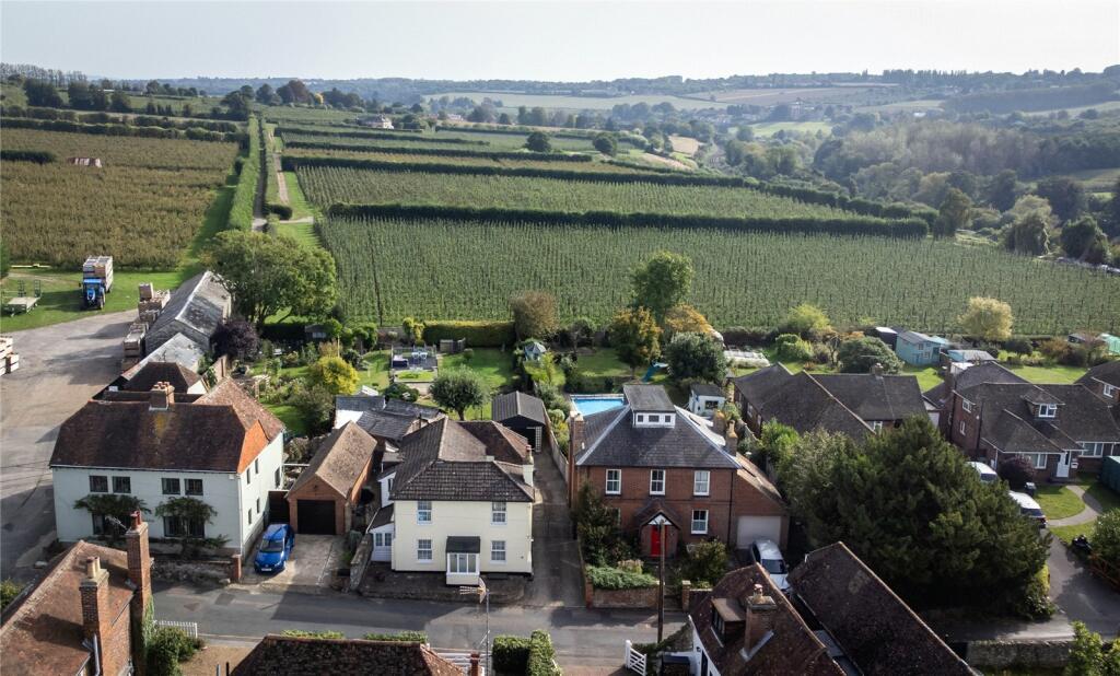 5 bedroom detached house for sale in South Street, Barming, Maidstone
