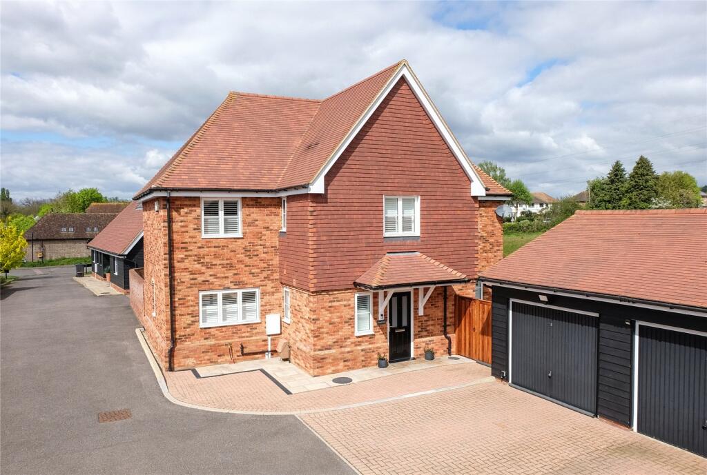 4 bedroom detached house for sale in Tyland Mews, Sandling, Maidstone