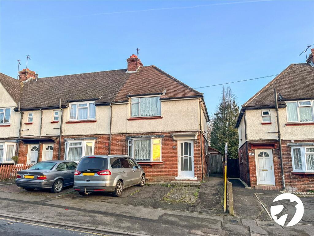 2 bedroom semi-detached house for sale in South Park Road, Maidstone, Kent, ME15