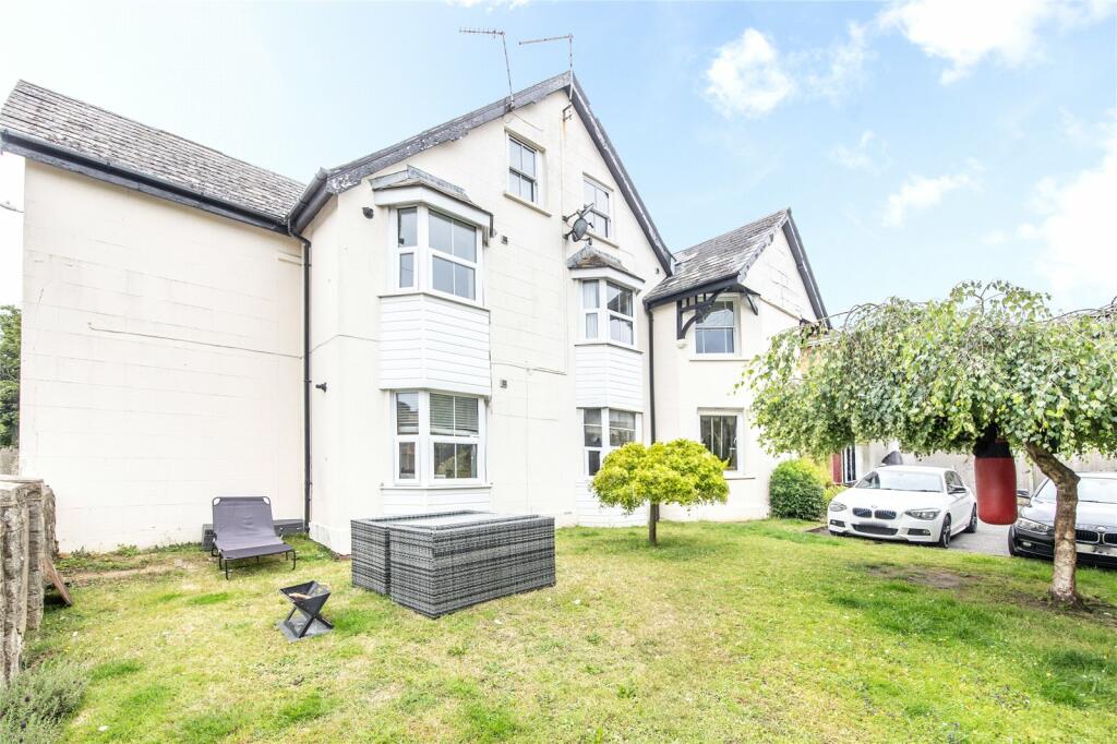 1 bedroom flat for sale in Pine Grove, Penenden Heath, Maidstone, Kent