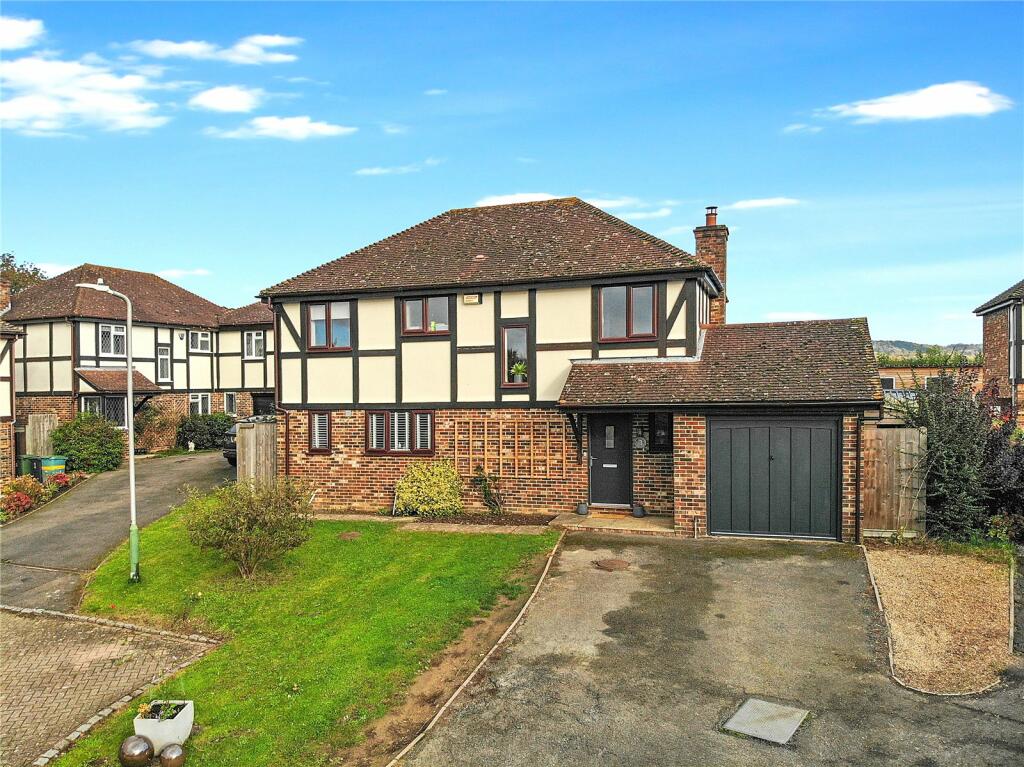 4 bedroom detached house for sale in Pilgrims View, Sandling, Maidstone