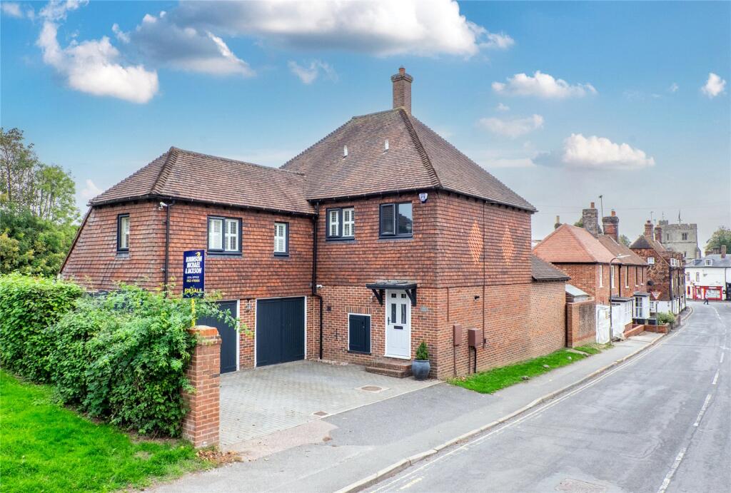 Main image of property: Maidstone Road, Lenham, Maidstone, Kent, ME17