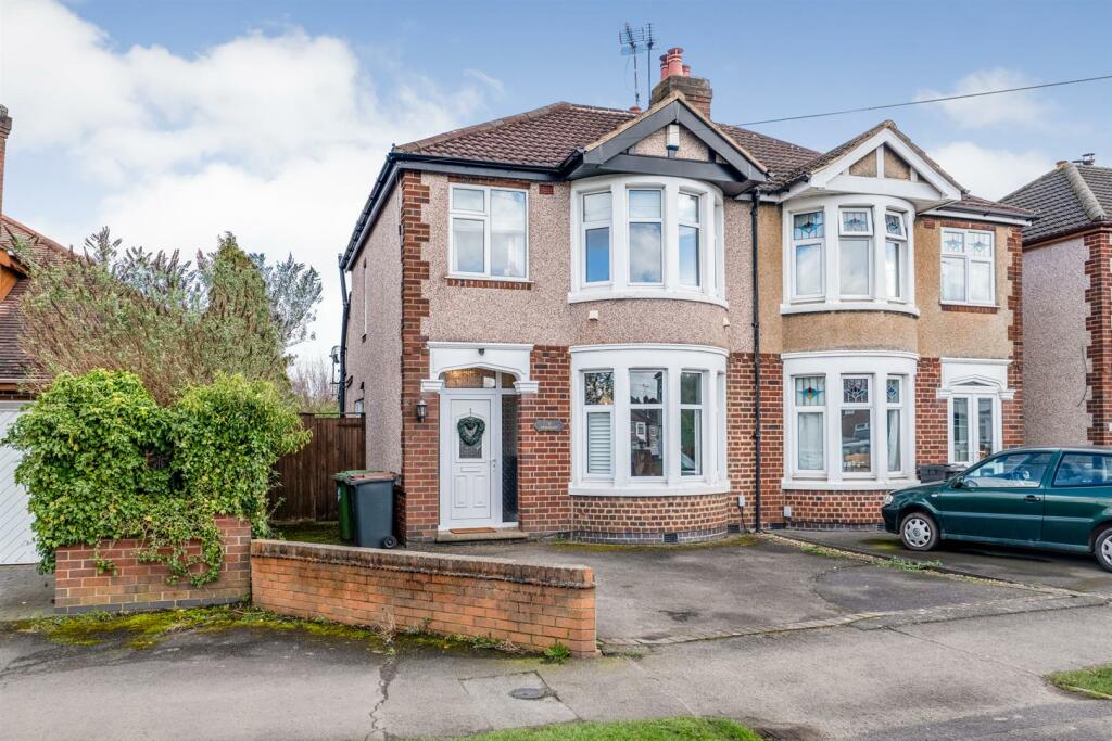 3 bedroom semidetached house for sale in Newdigate Road, Bedworth, CV12