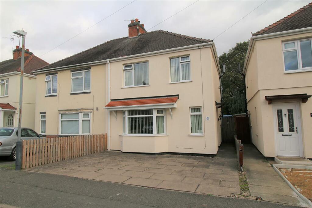 3 bedroom semidetached house for sale in Topps Drive, Bedworth, CV12