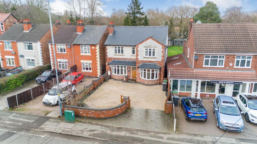 3 bedroom detached house for sale in Newtown Road, Bedworth, CV12