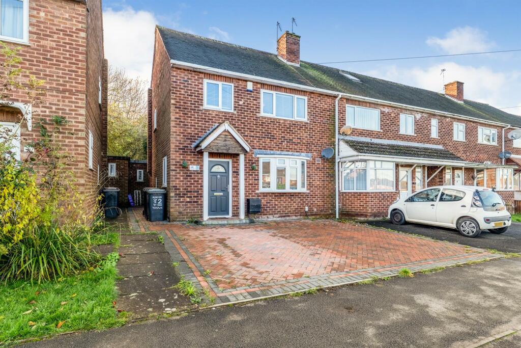 3 bedroom end of terrace house for sale in Bradestone Road, Nuneaton, CV11