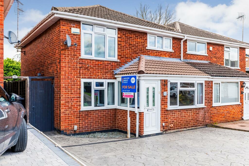 4 bedroom semidetached house for sale in Somerset Drive, Nuneaton, CV10