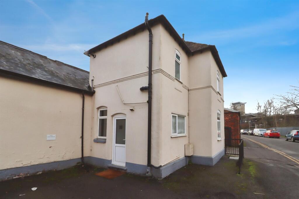 Main image of property: Weddington Terrace, Nuneaton