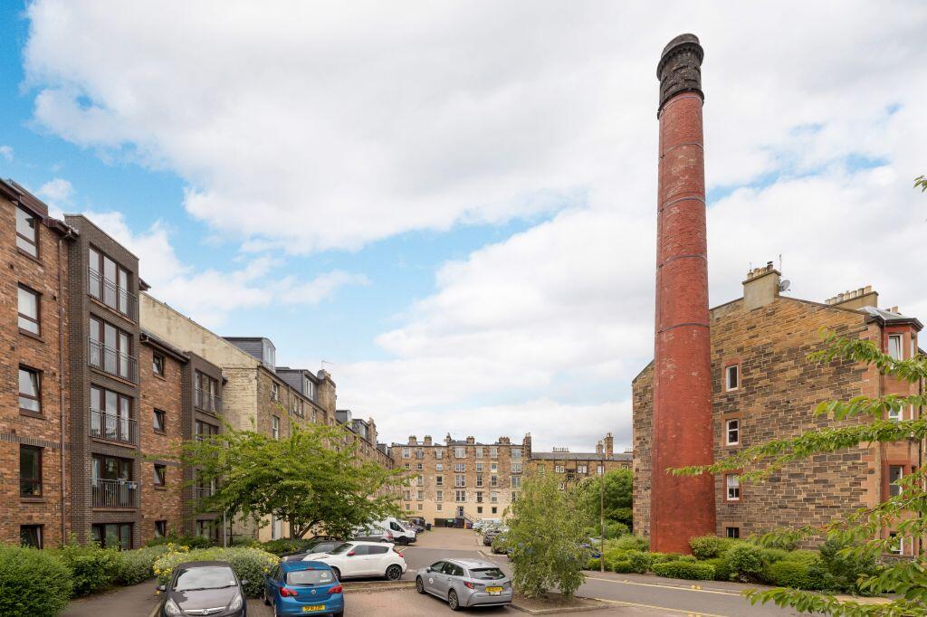 Main image of property: 11/2 Hermand Crescent, Edinburgh, EH11 1LP