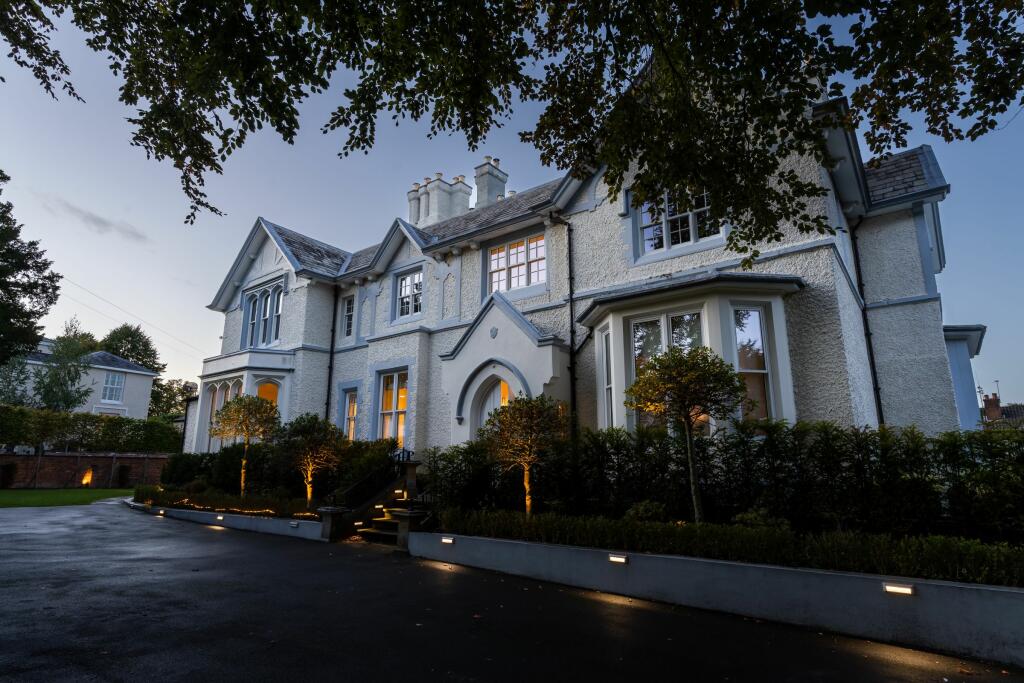 2 bedroom apartment for sale in Greenbank House, Albert Square, Bowdon